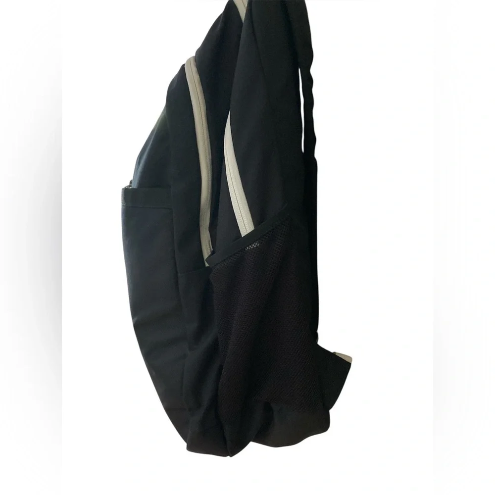 Black & White Burton Lunch-N-Pack 35L Backpack (lunch box not included) EUC